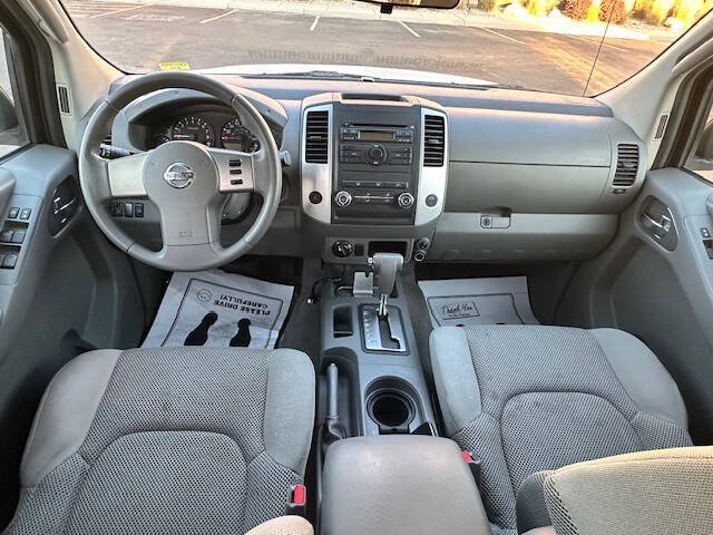 Used 2009 Nissan Frontier SE w/ SE Value Truck Pkg AWD/4WD image 18