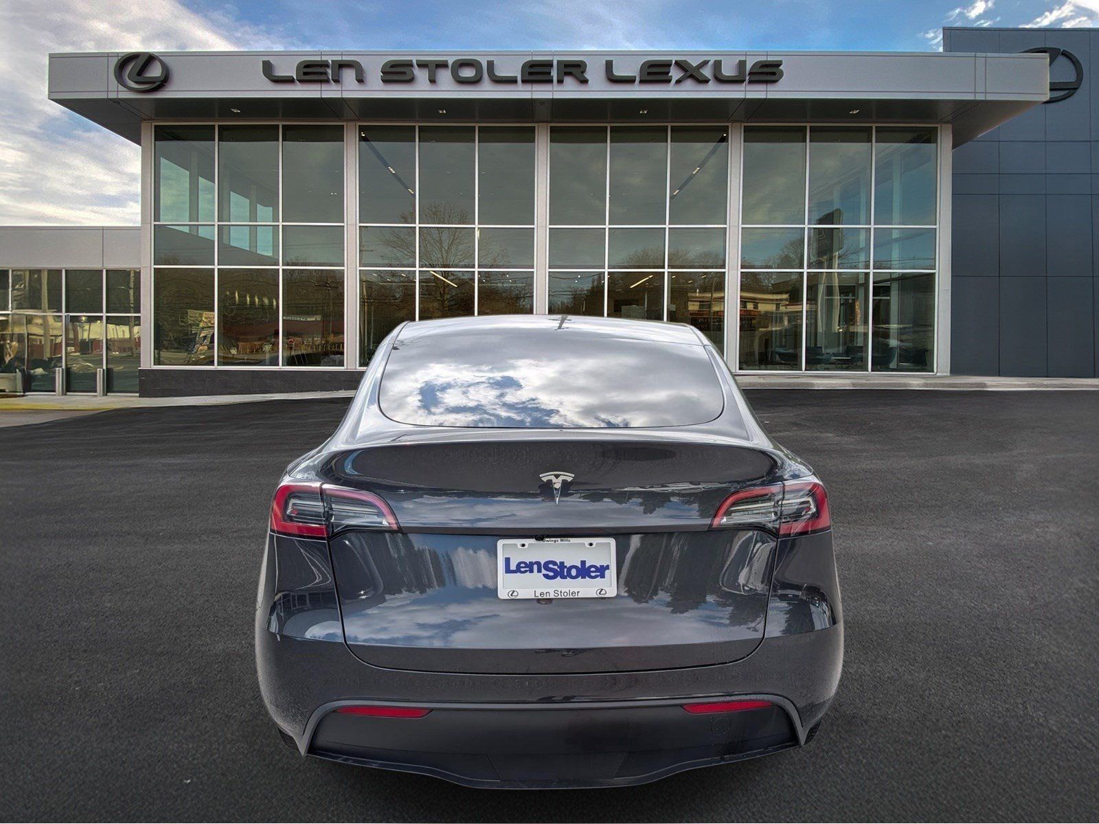 Used 2025 Tesla Model Y Long Range RWD image 4