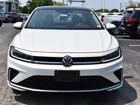 Certified 2025 Volkswagen Jetta SE w/ Sunroof Package FWD image 4