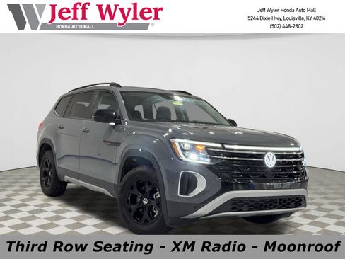 Used 2025 Volkswagen Atlas Peak Edition SE image 1