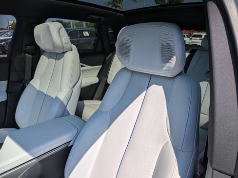Used 2024 Cadillac Lyriq Sport RWD image 15