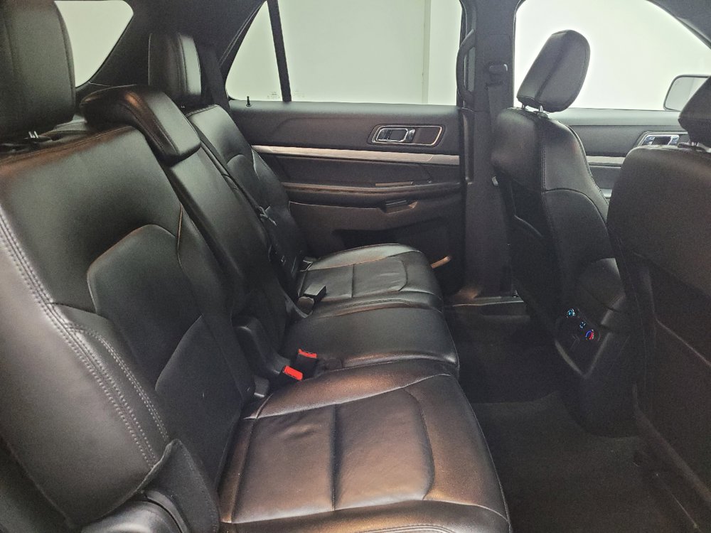 Used 2018 Ford Explorer XLT w/ Equipment Group 202A AWD/4WD image 19