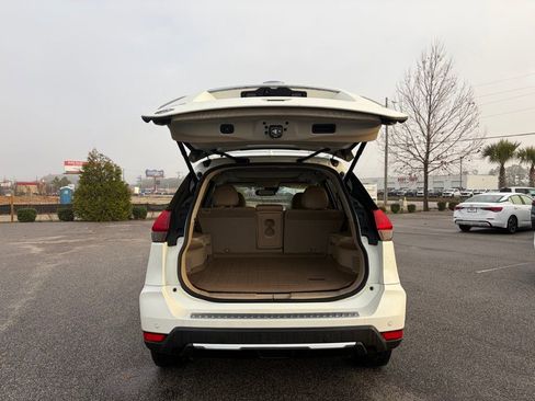 Used 2019 Nissan Rogue SL w/ Premium Package image 5