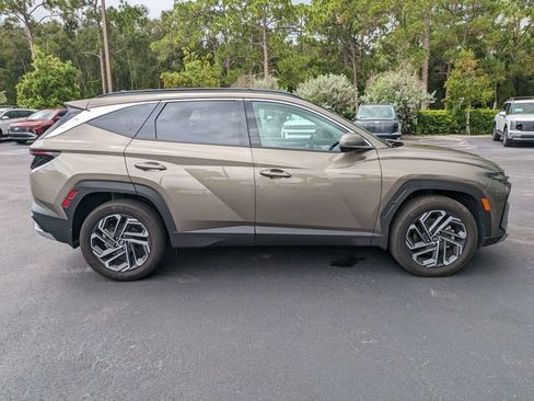 Certified 2025 Hyundai Tucson Limited AWD/4WD image 3