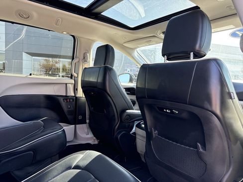 Used 2024 Chrysler Pacifica Limited image 21