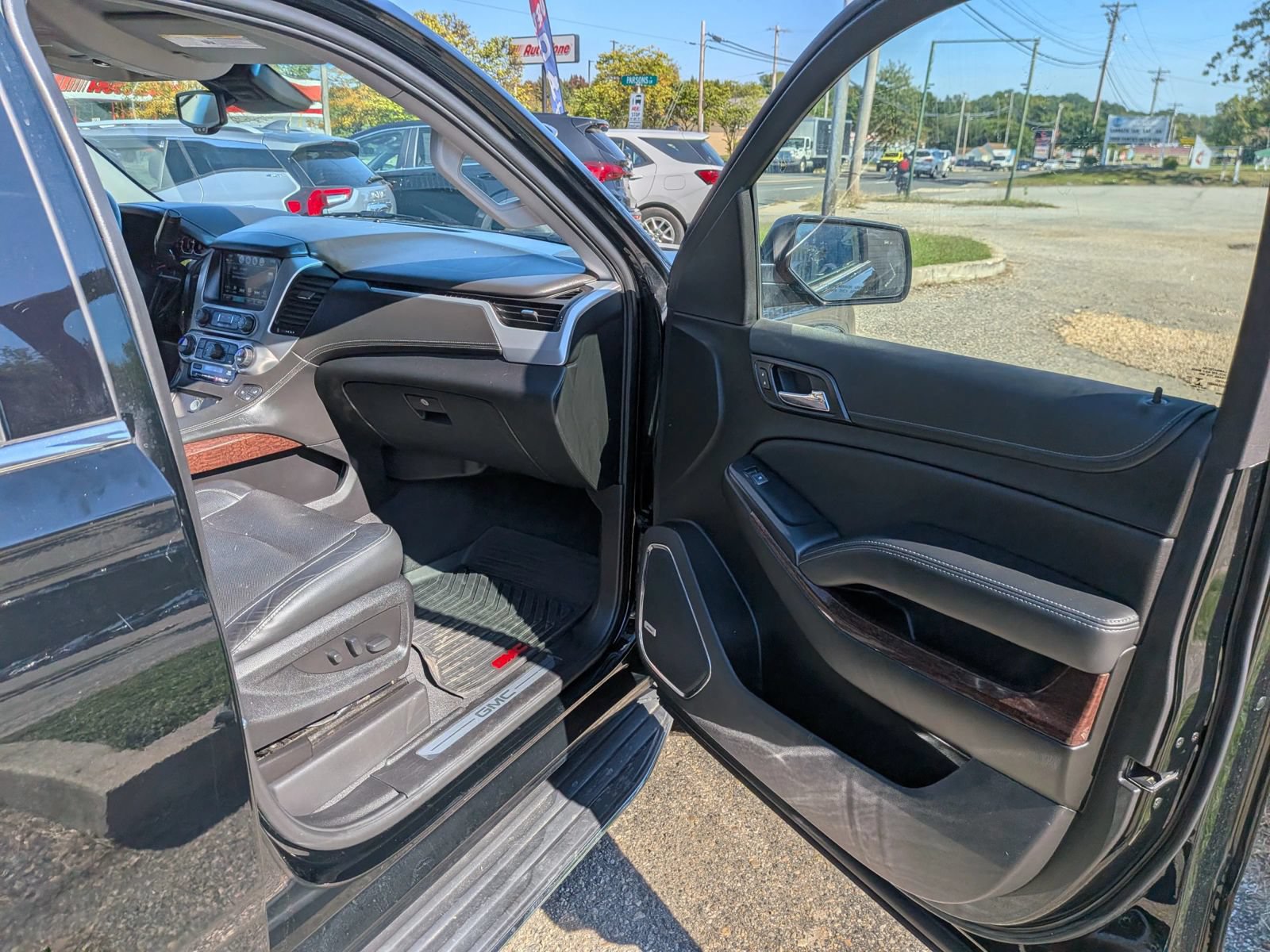 Used 2020 GMC Yukon XL SLT AWD/4WD image 47