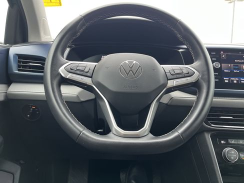 Used 2024 Volkswagen Taos SE FWD image 9