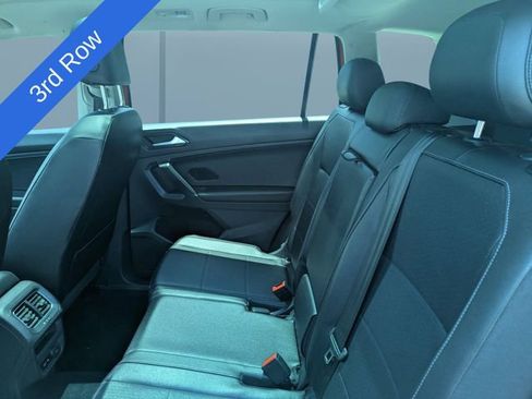 Used 2018 Volkswagen Tiguan SE w/ Panoramic Sunroof Package FWD image 13