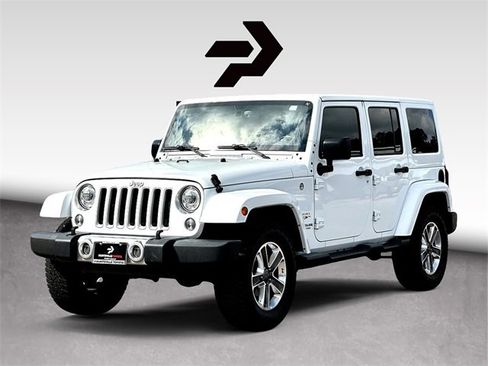 Used 2017 Jeep Wrangler Unlimited Sahara w/ Connectivity Group image 4