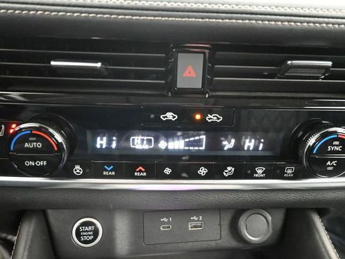 Used 2023 Nissan Rogue Platinum w/ Platinum Premium Package image 16