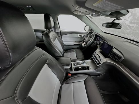 Used 2024 Ford Explorer XLT w/ Equipment Group 202A image 27