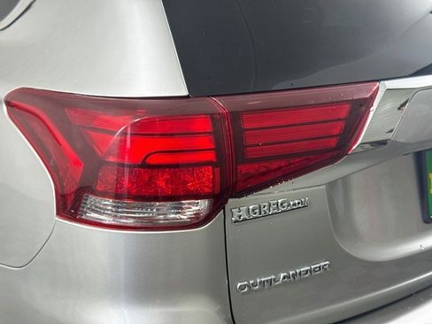 Used 2020 Mitsubishi Outlander LE FWD image 36