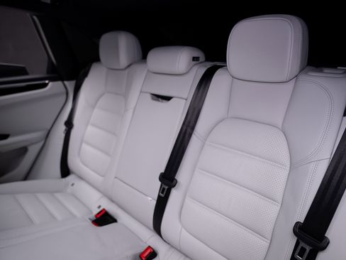 Used 2022 Porsche Macan S image 67