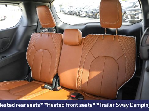 New 2026 Chrysler Pacifica Pinnacle w/ Trailer Tow Group image 9