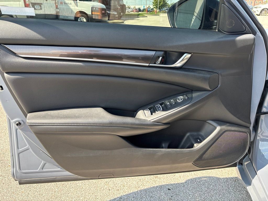 Used 2022 Honda Accord Sport image 9