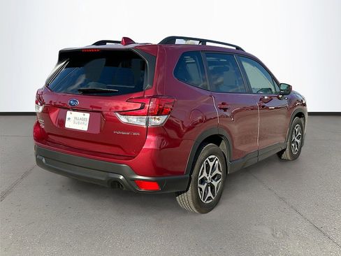 Used 2021 Subaru Forester Premium image 7