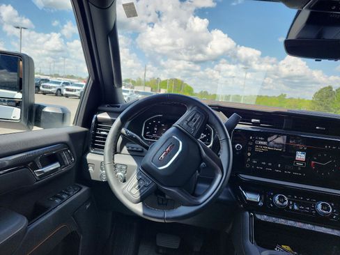 Certified 2025 GMC Sierra 2500 AT4 w/ AT4 Premium Plus Package AWD/4WD image 17