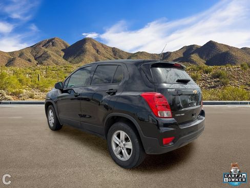 Used 2022 Chevrolet Trax LS w/ Tint and Cruise Package AWD/4WD image 3