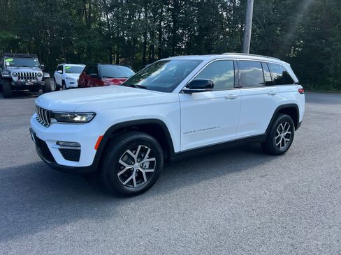 New 2025 Jeep Grand Cherokee Limited w/ Trailer Tow Package image 14
