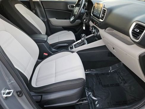 Certified 2022 Hyundai Venue SEL w/ Cargo Package image 17