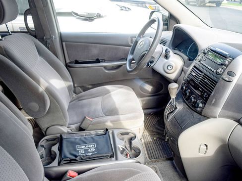 Used 2006 Toyota Sienna FWD image 8