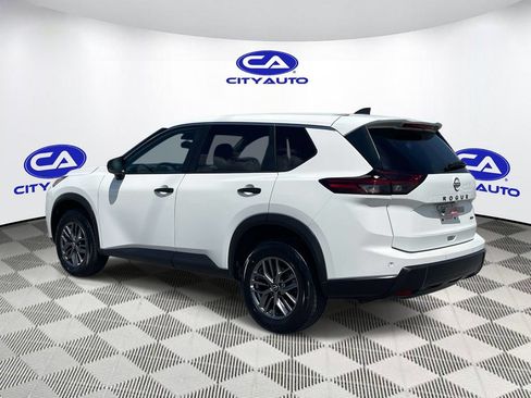 Used 2024 Nissan Rogue S AWD/4WD image 7