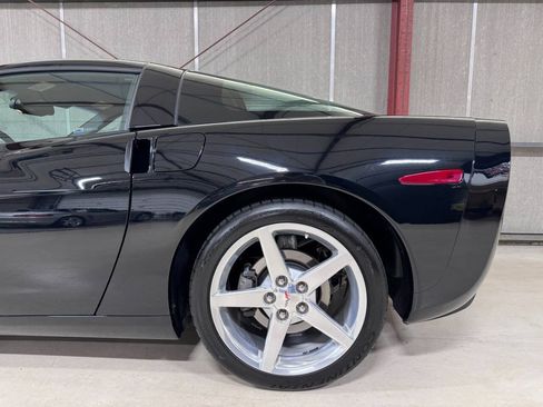 Used 2005 Chevrolet Corvette Coupe w/ Preferred Equipment Group RWD image 11