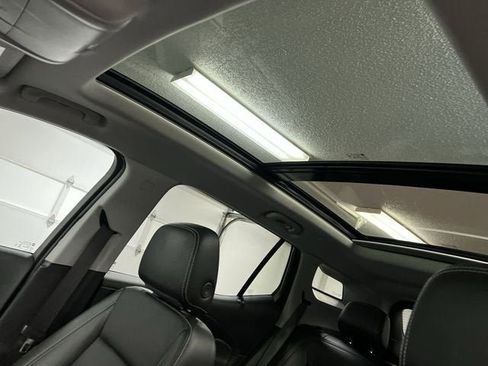 Certified 2024 GMC Terrain SLT w/ Tech Package AWD/4WD image 18