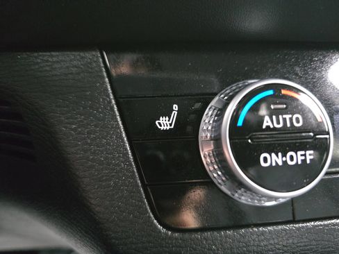 Used 2024 Mitsubishi Outlander SE image 28