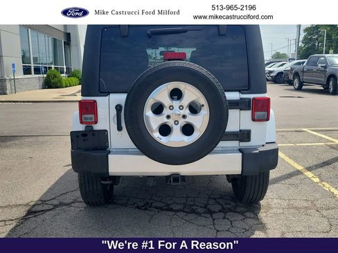 Used 2015 Jeep Wrangler Unlimited Sahara w/ Connectivity Group AWD/4WD image 4