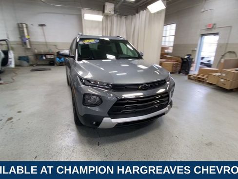 Certified 2023 Chevrolet TrailBlazer LT w/ Convenience Package FWD image 3