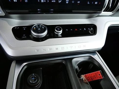 Used 2025 Ford Expedition Active AWD/4WD image 23