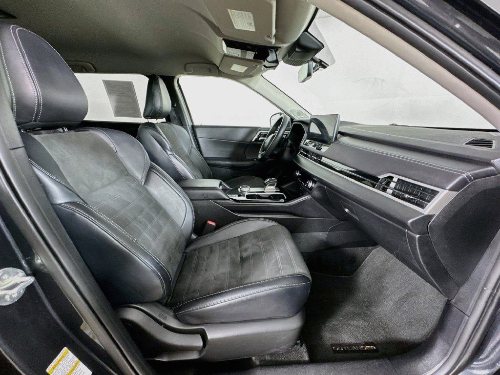 Used 2025 Mitsubishi Outlander SE FWD image 31