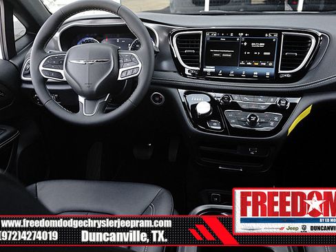 New 2026 Chrysler Pacifica Select image 18