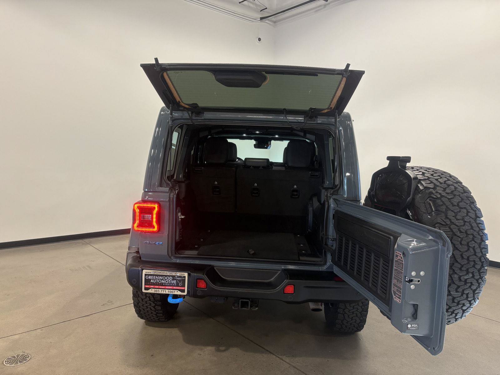 Used 2024 Jeep Wrangler Unlimited Rubicon 4xe AWD/4WD image 41