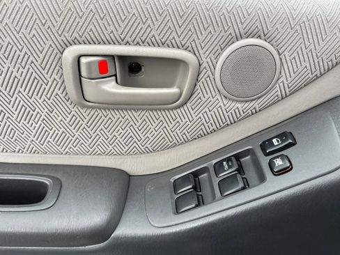 Used 2003 Toyota Highlander Base image 15