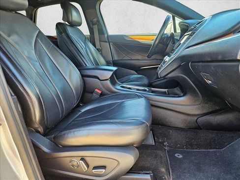 Used 2019 Lincoln MKC Reserve image 23