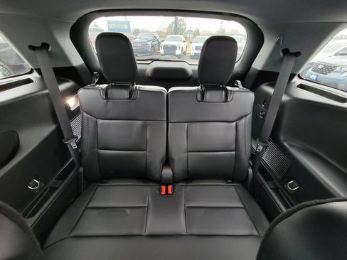 Used 2022 Ford Explorer XLT w/ Equipment Group 202A image 16