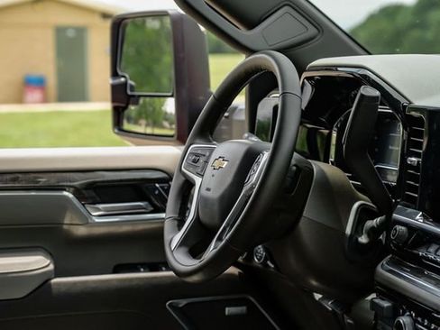 Used 2025 Chevrolet Silverado 3500 LTZ w/ LTZ Texas Edition AWD/4WD image 17