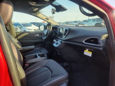 New 2026 Chrysler Pacifica Select image 12
