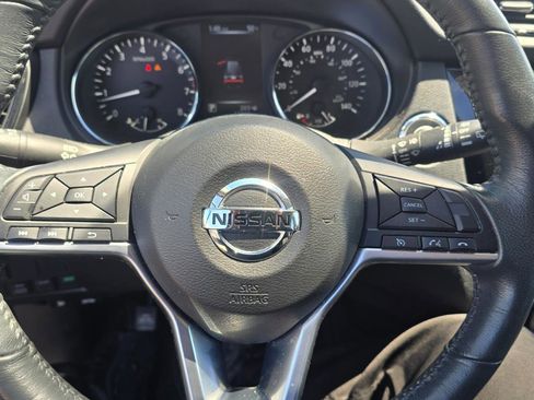 Used 2017 Nissan Rogue SV AWD/4WD image 12