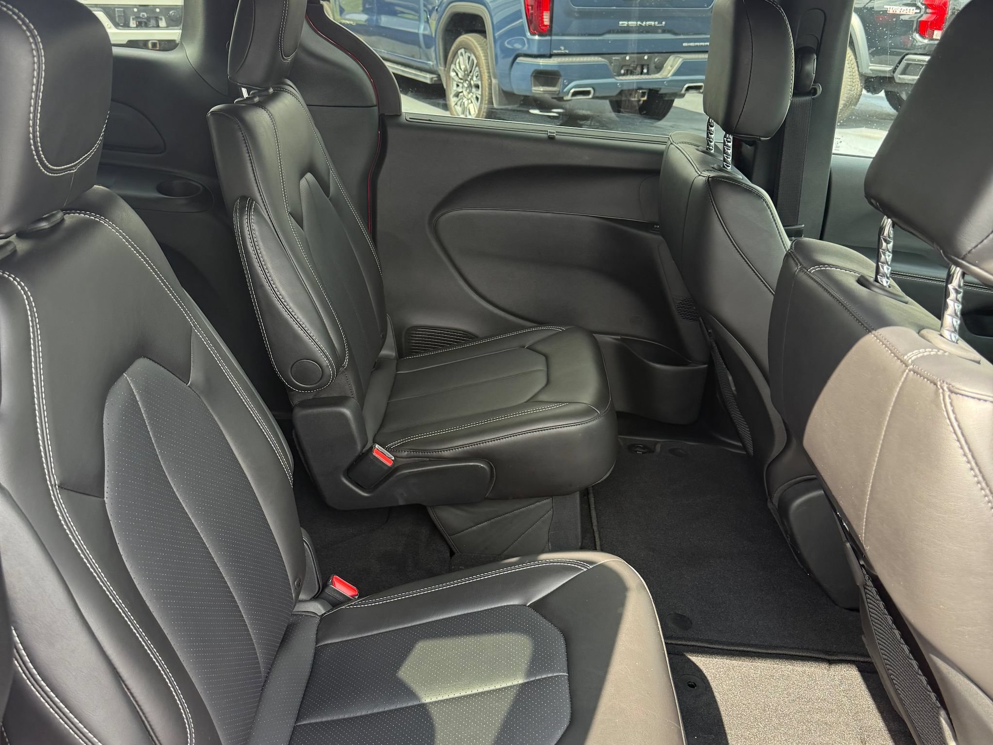 Used 2027 Chrysler Pacifica Select FWD image 54