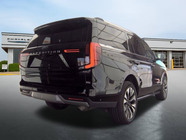 Used 2025 Ford Expedition Platinum w/ Driver's Package AWD/4WD image 4