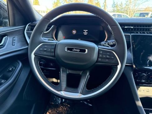 New 2025 Jeep Grand Cherokee Limited w/ Black Appearance Package image 18