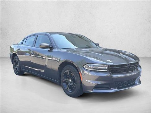 Used 2019 Dodge Charger SXT w/ Leather Interior Group RWD image 3