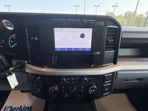 Used 2023 Ford F250 XL w/ FX4 Off-Road Package AWD/4WD image 16