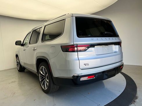 Used 2023 Jeep Wagoneer Series III w/ Premium Group I AWD/4WD image 4