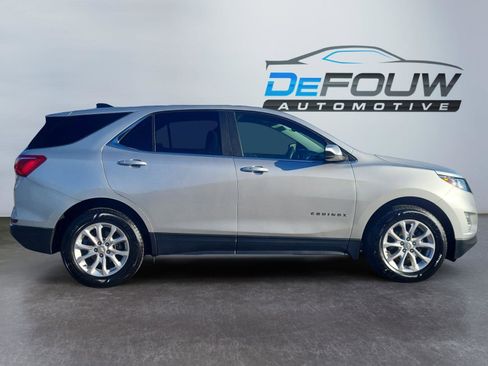 Used 2021 Chevrolet Equinox LT image 2