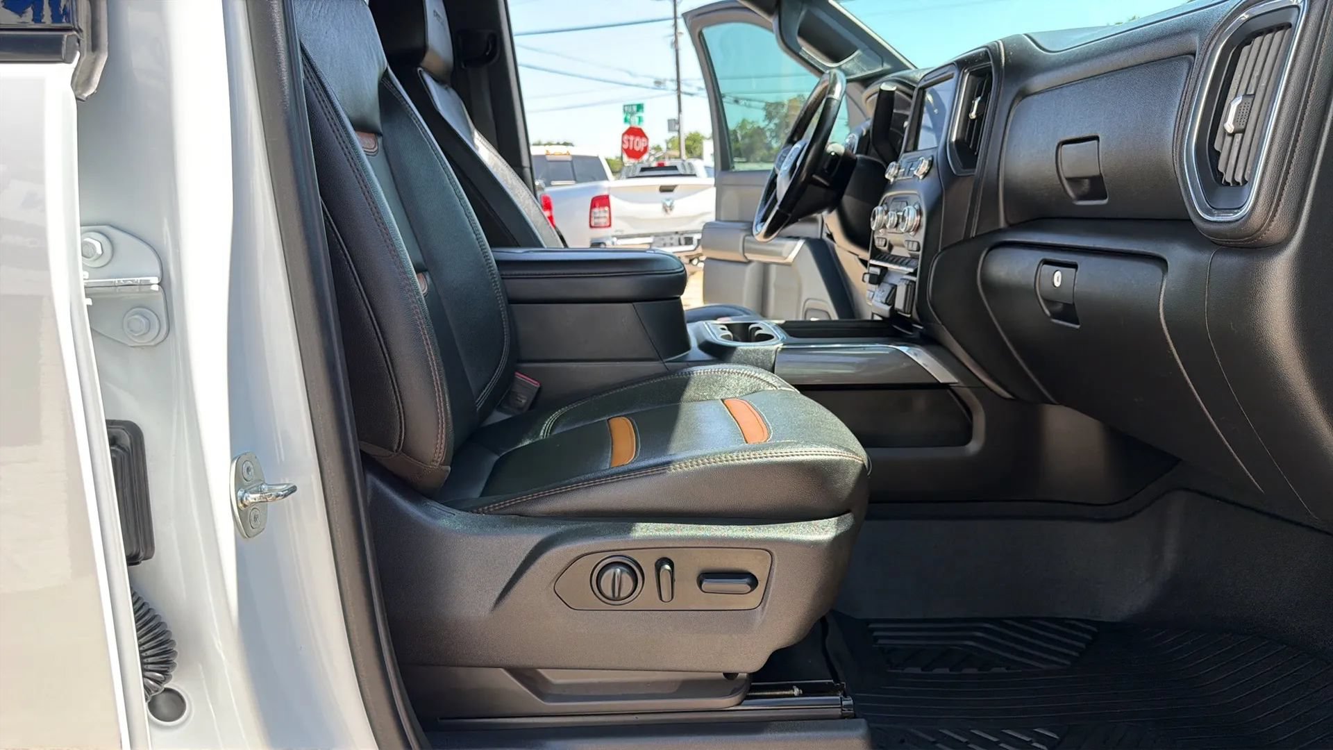 Used 2020 GMC Sierra 2500 AT4 w/ Technology Package AWD/4WD image 15