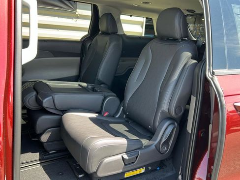 New 2026 Kia Carnival SX image 13